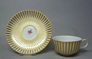 (H4740) Espresso-,Mokkatasse mit Untertasse, goldstaffiert, Rosenmalerei - Picture 1 of 5