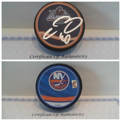 Disco retro reverso certificado de autenticidad firmado con autógrafo Semyon Varlamov New York Islanders Foto 1 de 3