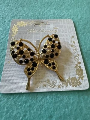 Broche mariposa chapado en oro con pedrería negra Foto 1 de 4