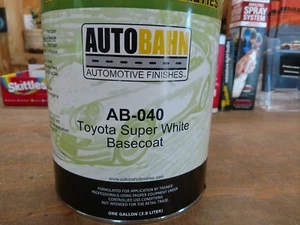 Toyota code 040 Super White Gallon Base coat - Picture 1 of 2