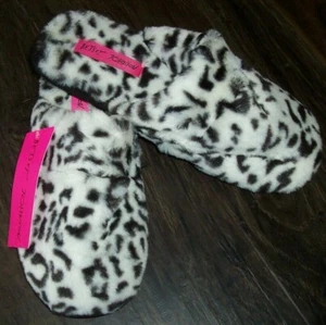 NWT Betsey Johnson Black WHITE LEOPARD Soft Faux Fur Mules Slippers S 5/6 GREAT - Picture 1 of 3