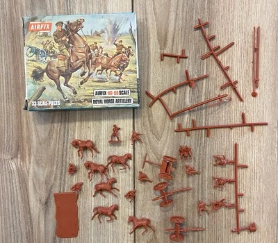 Vintage AIRFIX HO-00 SCALE  WW1 ROYAL HORSE ARTILLERY No.S31-59 33 SCALE PIECES - Image 1 of 4