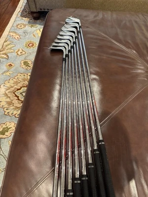 Juego de hierros TaylorMade P-7MC 3-PW eje extra rígido. Hierro 3 es P-770. Gran forma. Foto 1 de 4