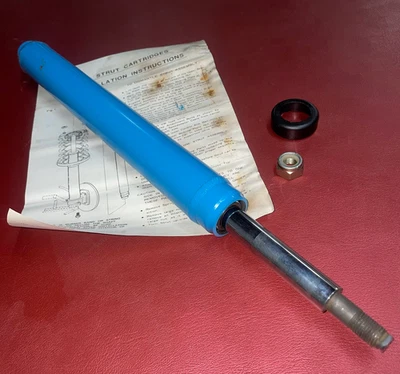 Kyb 前油支柱墨盒 - KC3010 - 适用于奥迪 Fox 80 和大众 Dasher 73-81 — 第 1/4 张图片