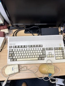 Vintage Amiga A 1200 Vintage Computer + Wires… FULLY WORKING!! - Picture 1 of 16