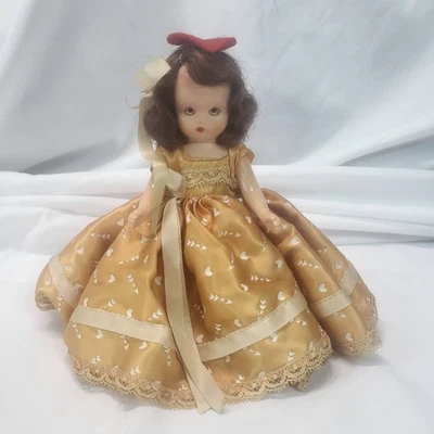 Винтажная кукла Nancy Ann Storybook США платье Sleep Eyes Gold Heart 6,5 дюйма - Изображение 1 из 4