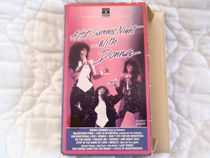 A HOT SUMMER NIGHT WITH DONNA VHS LIVE IN CONCERT 1983 TOUR DISCO MUSICAL DANCE - Imagen 1 de 10