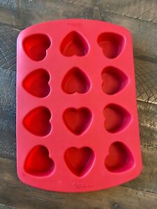 Featured image of post Wilton Rose Silicone Mold Explore a wide variety of silicone molds including cups pans molds for candy and cake and cupcake molds