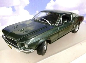 Luce verde pressofuso 1/18 ""bullitt"" 1968 ford mustang gt fastback steve mccheen - Foto 1 di 7