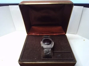 Teile / Reparatur Gruen Vintage 70er Jahre rote LED Digital Armbanduhr funktioniert nicht - Bild 1 von 9