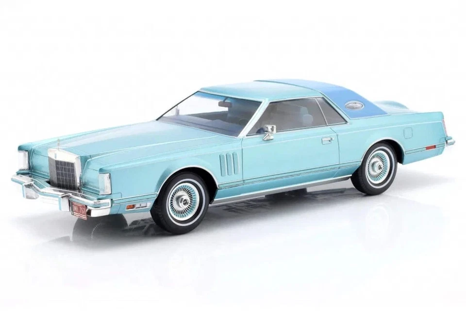 MCG 1978 Lincoln Continental Mark V светло-синий металлик 1:18 MCG18369 - Изображение 1 из 1