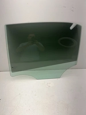 Cadillac CTS 2014-2019 puerta trasera izquierda ventana vidrio OEM. Foto 1 de 4