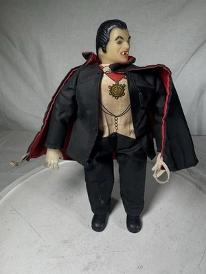 Винтажная экшн-фигурка монстров 1979 Remco Count Dracula 9 дюймов Universal светится в темноте - Изображение 1 из 4