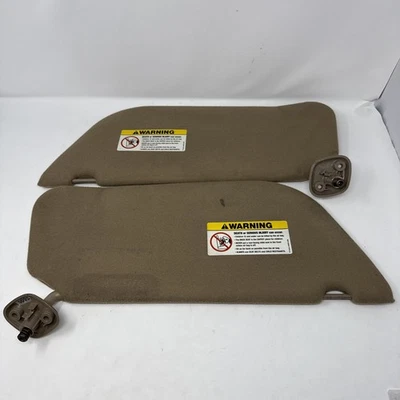 00-01 Ford F-250 - F-550 Sun Visor Medium Parchment Pair W/ Mirror Cloth - Imagem 1 de 4