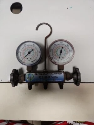 Colector de prueba y carga Yellow Jacket, 2022, USADO SIN MANGUERAS Foto 1 de 4