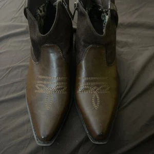 Stivali CloudWalker by Avenue taglia 8w - Foto 1 di 6