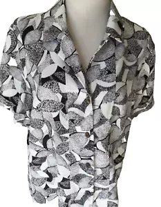 CHICO'S~SZ. 2~12/14~BLACK & WHITE SHORT SLV 100% LINEN CAMP SHIRT BLOUSE TOP - Picture 1 of 4