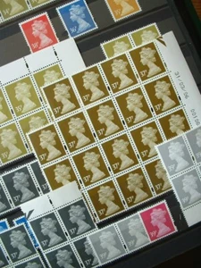 BARGAIN GB QE2 MNH MACHIN DEFINITIVE STAMPS inc REGIONALS BOOKLETS etc - Picture 1 of 200