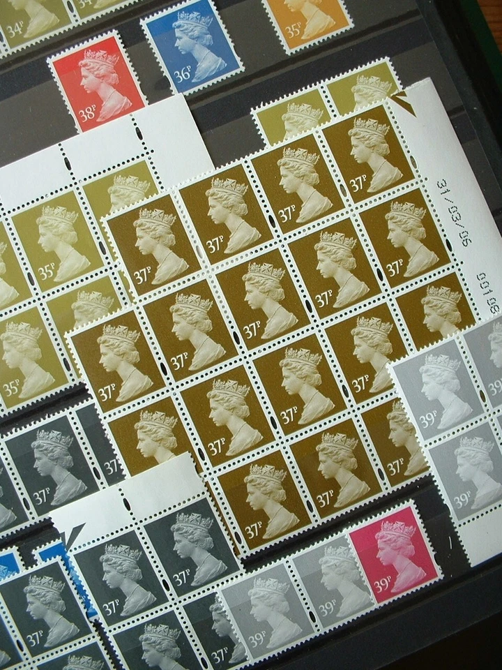BARGAIN GB QE2 MNH MACHIN DEFINITIVE STAMPS inc REGIONALS PANES PERFINS etc - Image 1 of 1