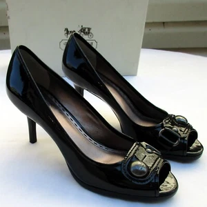Zapatos de salón Coach Dorita negros charol suave punta abierta para mujer talla 8,5 M - Imagen 1 de 24
