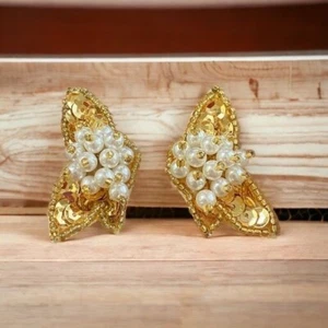 Vintage Avon Pailletten Glitzer Ohrringe durchbohrt goldfarben weiß Faux Peals Perlen - Bild 1 von 6
