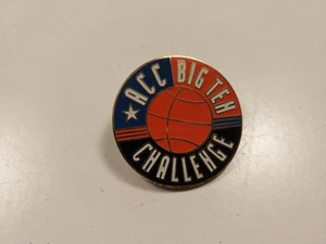 Spilla sfida basket ACC/Big 10 NCAA (accenti oro) - Foto 1 di 2
