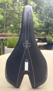 138mm Bontrager Affinity RXL Carbon Road Saddle - Picture 1 of 14