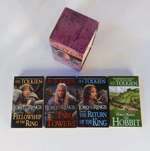 J.R.R. Tolkien The Lord Of The Rings & The Hobbit 4 Books Paperback Box Set Lot - Imagen 1 de 13
