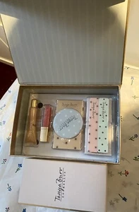 Tanya burr cosmetics gift box set lipgloss nail file present birthday highlight - Picture 1 of 3