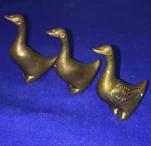 Vintage Set Of 3 Brass Ducks - Picture 1 of 2