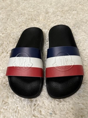 Slides infantis Moncler tamanho 33 - Imagem 1 de 4