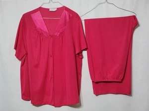 VINTAGE VASSERETTE PYJAMA SET PYJAMA GRÖSSE XXL TIEFROSA 100 % NYLON HERGESTELLT IN DEN USA GEBRAUCHT, IN EINWANDFREIEM ZUSTAND - Bild 1 von 6