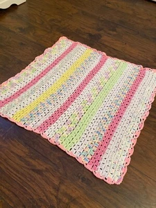 HANDGEMACHTE Baby Häkeldecke rosa bunt 27 x 30 cm - Bild 1 von 6