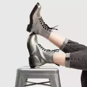 Dr. Martens Silber Metallic 1460 Pascal Nieten Prägung Leder Stiefel UVP £ 149 UK5-8 - Bild 1 von 14