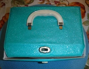 Hasbro Vintage Junior Miss Dolly Kleid Muster Nähset mit Puppenkoffer Stoff etc. - Bild 1 von 10