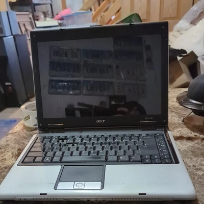 Portátil Acer Aspire 5570/5572 ZR1 14.1" 1GB 120GB Windows 7 Bluetooth Wi-Fi Foto 1 de 4