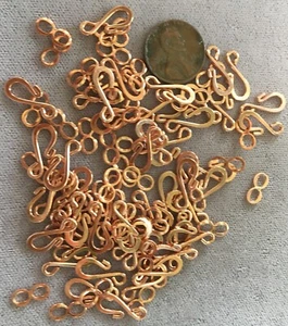 Fünfzig (50) kupferbeschichtete Haken- und Augenverschlüsse - einfach zu bedienen, hübsch, erschwinglich! - Bild 1 von 3