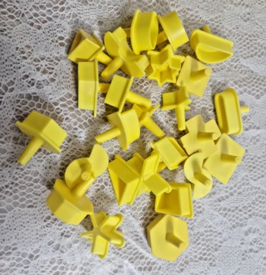 Piezas de repuesto vintage 1975 Lakeside JUEGO PERFECTO las 25 piezas amarillas Foto 1 de 4