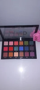 Kleancolor Amplified 18 color EyeShadow Palette - Picture 1 of 3