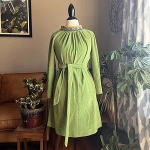 Vintage 60s 70s Green Bell Sleeve Dress Embroidered Scallop Collar Boho Retro M - Picture 1 of 16
