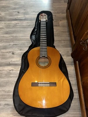 guitare yamaha - Photo 1/4