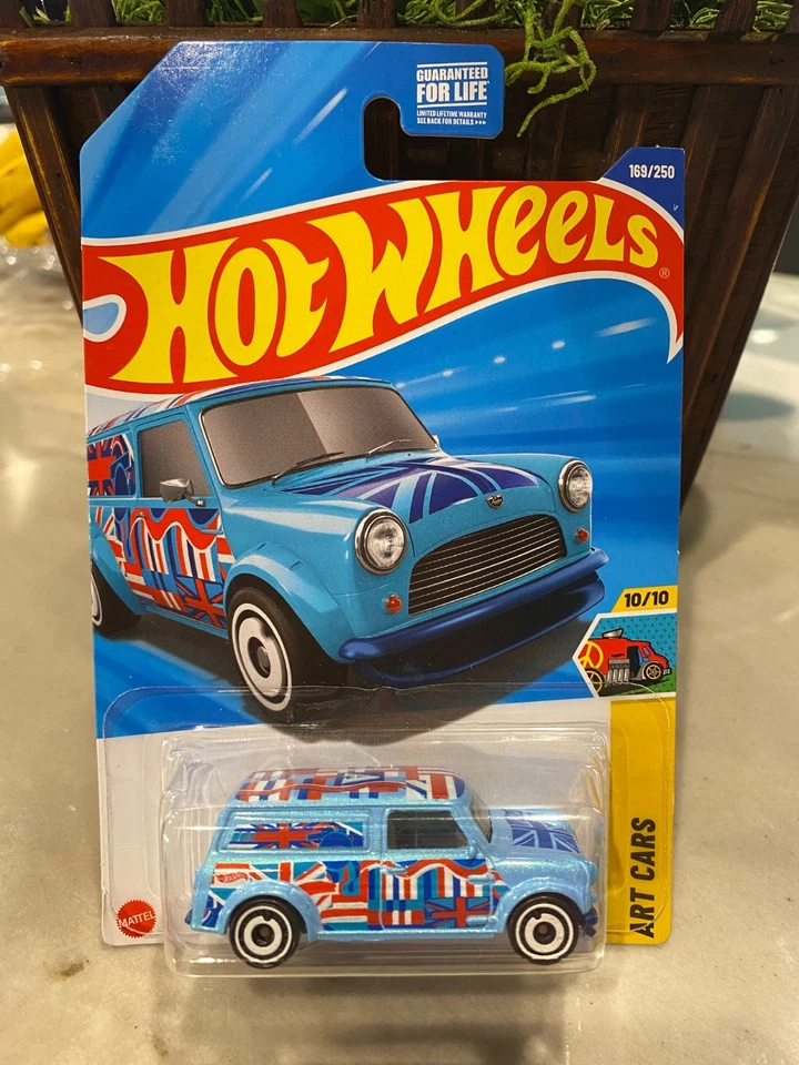 2025 Hot Wheels 169 Hw Arte Auto 10/3m67 Austin Mini Furgone Blu W/Bianco Ad - Immagine 1 di 1