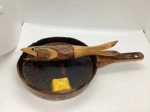 Vintage Carved Wood Primitive/Folk Art Fish (8 1/2” Long) In Frying Pan 11 1/2” - Picture 1 of 15
