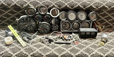 ENORME LOTE de 19 Medidores Velocímetro Presión de Combustible Voltio VDO ¿Volkswagen? Foto 1 de 4