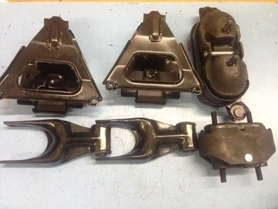 Крепления двигателя и трансмиссии комплект из 6 шт для 1998-1999 Oldsmobile Intrigue 3,8 л - Изображение 1 из 3