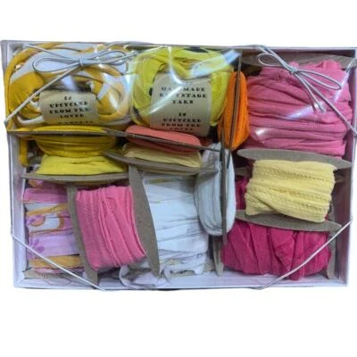 Paquete de muestra de hilo de cinta de tela reciclada hecha a mano de 100 yardas amarillo rosa Foto 1 de 3