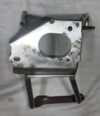 2002 - 2004 Porsche 911 996 Muffler Support Bracket Driver Side 996.111.127.59 - Imagem 1 de 4