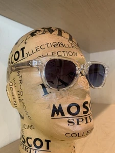 MOSCOT ORIGINALS NYC GOLOAH CRYSTAL 50mm Sonnenbrille. Jeansblaue Gläser mit Farbverlauf - Bild 1 von 10