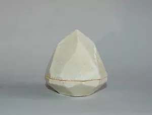 Kogo incense box, faceted sacred jewel, ceramic with white glaze, Mino?, Japan - Picture 1 of 8