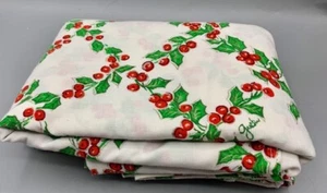 Gucki Vintage Christmas Holly Berry Cloth 101"x 58" Tablecloth 26 napkins Nice - Picture 1 of 8